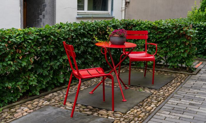 Rust resistant patio table and chairs